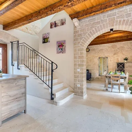 Nevena, Villa *